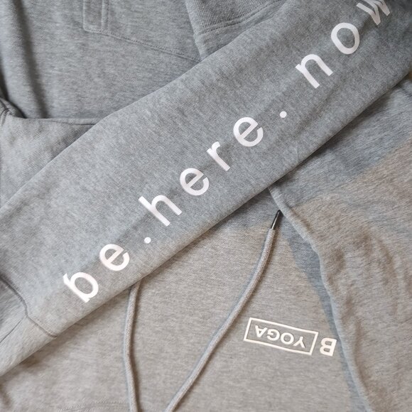 B Yoga Men's Grey Hoodie Pullover w/ Drawstrings and Vinyl Logo, Size XL - Picture 4 of 7
